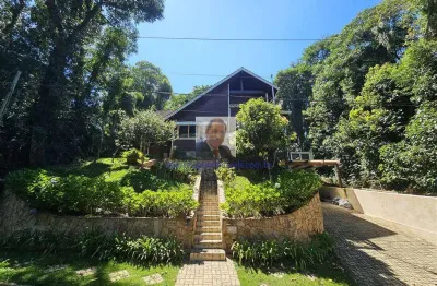 Vende-se casa de madeira, linda - 3dorm/1suite, área gourmet, cond. vila ve