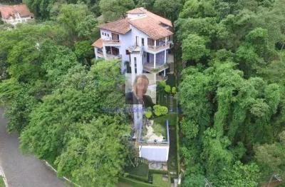 Vende-se casa com elevador no cond forest hills, 4 suítes, áreas gourmet, p