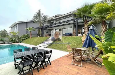 Vende-se linda casa no cond. pq. das artes - 4sts. linda e moderna, piscina