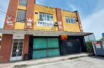 Prédio à venda na Estrada Francisco da Cruz Nunes, Piratininga, Niterói