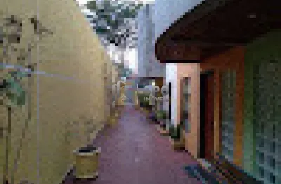 Condomínio regina helena. casa de 99m² distribuídos em 3 dormitórios com suíte, 2 banheiros