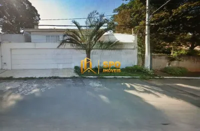 Casa no bolsão  reformada com 4 quartos ,3 suités , 3 banheiros ,vaga para 6 carros