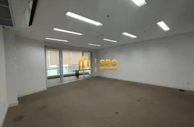 Conjunto comercial no centro, de 167m², com 2 banheiros e 5 vagas de garagem
