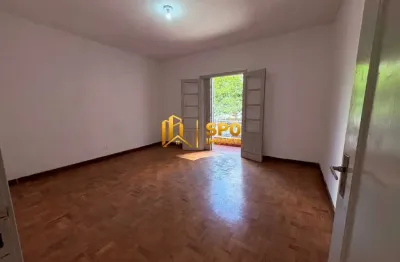 Casa no  brooklin com todos os comodos grandes, quintal edícula completa, vaga coberta automáticca