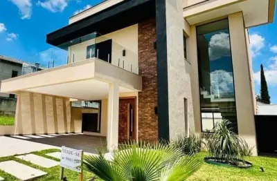 Casa com piscina em condomínio fechado de alto padrão villa verona