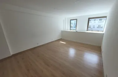 Sala comercial à venda com 30m²  e 1 vaga de garagem na barra da tijuca
