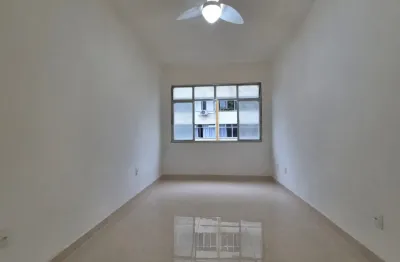 Charmoso apartamento reformado - 27m² pronto para morar: praticidade e aconchego em rua arborizada no centro do rj.