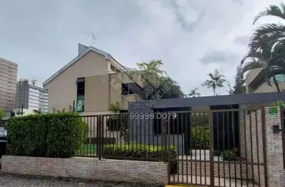 Casa com 3 pavimentos, decorada, às margens da rua apipucos!