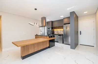 Apartamento de alto padrão seminovo e semimobiliado