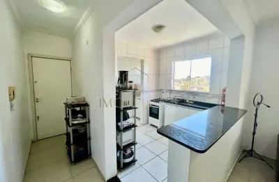 Apartamento semimobiliado, face leste e com vista livre