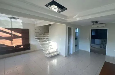 Casa de condomínio à venda com 3 quartos, quintal e ar condicionado na região do parque taquaral