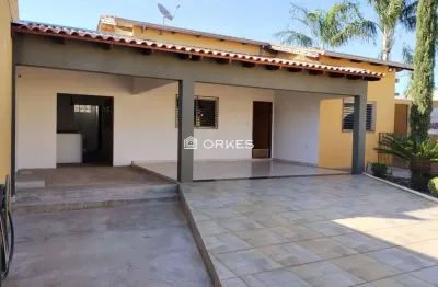 Casa belíssima de 3 quartos sendo 1 suíte localizada no bairro residencial ayrto