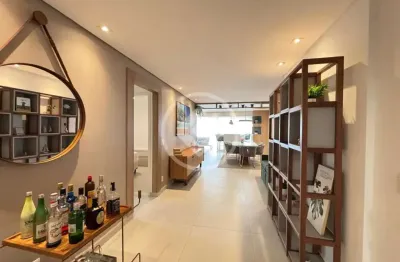 Apartamento planejado, 03 dormitórios (01 suíte), a 100 metros da prais das pitangueiras, guarujá - sp. codigo: 104714