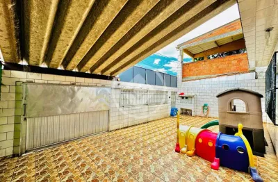 Se você busca uma casa independente, seja para morar ou investir com locação, com quintal na frente, fundos e corredores laterais, espaço excelente para quem tem filhos e pretende criar área de lazer,