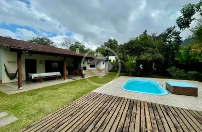 Maravilhosa casa no itamambuca com 03 dormitórios à 300 mts da praia. codigo: 132299