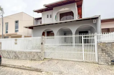 Casa para venda em blumenau, garcia, 3 dormitórios, 1 suíte, 4 banheiros, 3 vagas