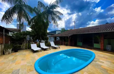 Casa para venda em blumenau, garcia, 3 dormitórios, 1 suíte, 5 banheiros, 2 vagas