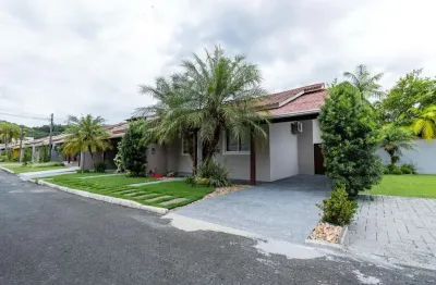 Casa para Venda em Blumenau, Velha Central, 4 dormitórios, 1 suíte, 3 banheiros, 4 vagas