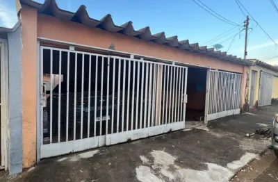 Casa de 3 quartos uma suíte no bairro feliz goiânia
