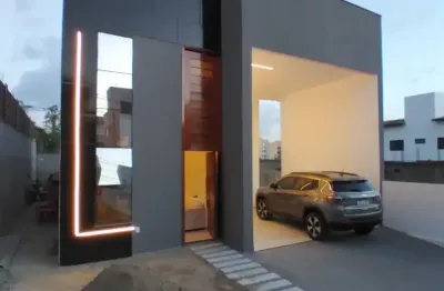 Casa duplex mobiliada em condomínio fechado com piscina privativa