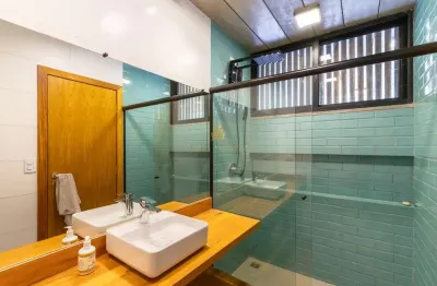 Casa condomínio fechado com vista panorâmica para serra e mar