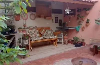 Sobrado 153m² - 3 dorms/1 suite - lareira - quintal - muito charmosa