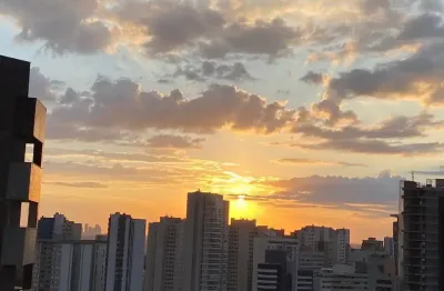 Cobertura duplex de alto padrão no água verde – 239m²  (foto vista do apto). este belíssimo duplex está localizado no desejado bairro água verde, unindo espaço, conforto e lazer completo.   caracterís