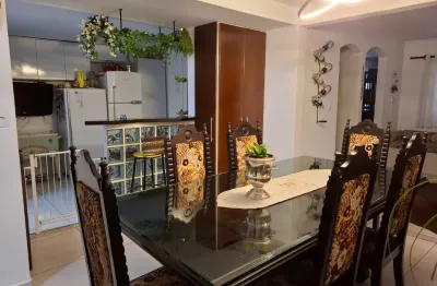 Sobrado com 216m2 no tarumã, 4 quartos, 1 suíte , 3 garagens, 02 churrasqueiras.