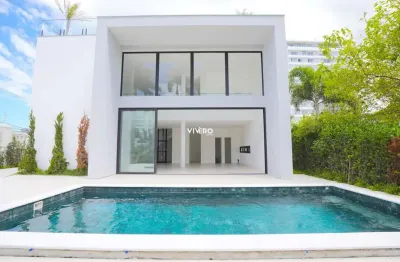 Casa triplex de alto padrão no Condomínio Porto Riviera na Praia Brava em Itajaí