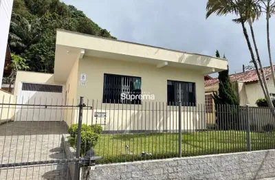 Casa com 3 quartos para alugar na Rua Cecília Brandão, --, Fazenda, Itajaí