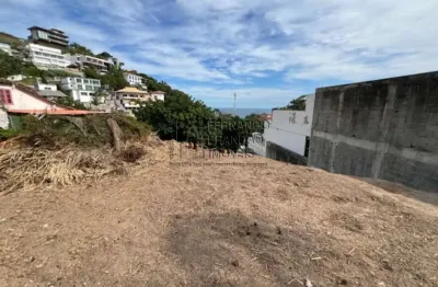 Vendo magnífico terreno no joá, na rua pantoja leite, localização privilegiada, vista deslumbrante mar, com 1.100m². fernando brandão imóveis