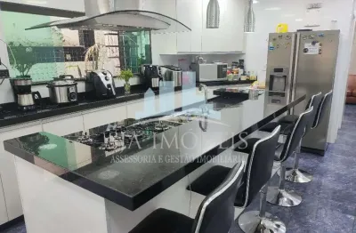 Casa de alto padrao disponivel para venda no bairro da mooca,  200m2 de area construida,  2 vagas  de garagem.