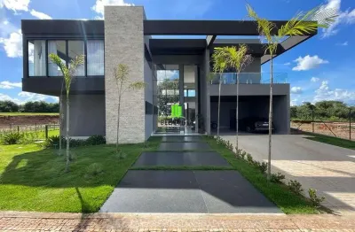 Casa em condomínio em residencial vitória i com 580.00 m² , 5 quarto(s) , 3 suíte(s) , 4 vaga(s).