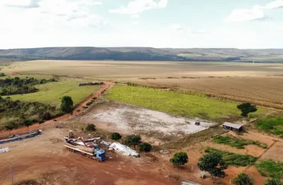 A&m imoveis vende fazenda município de paracatu mg , com área total de 1470 há,
