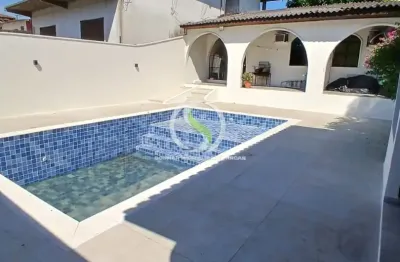 Casa com 3 quartos à venda na Rua Alaíde Alves da Rocha, 325, Aleixo, Manaus