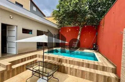 Casa térrea reformada com edícula, piscina e espaço gourmet