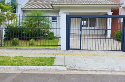 Casa 2 quartos com suíte e amplo pátio para por sua piscina