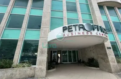 Sala comercial para alugar na Avenida Elias Agostinho, 340, Imbetiba, Macaé