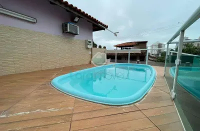 Casa com 4 quartos à venda na Rua Flávio Moreira de Souza, 44, Glória, Macaé