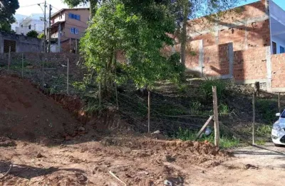 Atlântica imóveis tem excelente terreno à venda na granja dos cavaleiros, macaé/rj por r$ 130.000,00