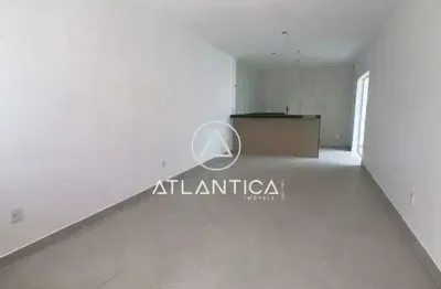 Atlântica imóveis tem excelente casa com 03 dormitórios à venda, 102 m² - granja dos cavaleiros - macaé/rj.