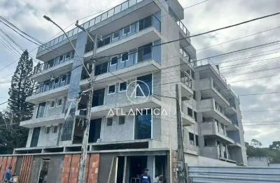 Apartamento com 2 dormitórios à venda, 81 m² por r$ 495.000,00 - costazul - rio das ostras/rj