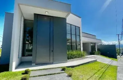 Atlântica imóveis tem excelente casa com 4 dormitórios à venda, 221 m² por r$ 1.900.000,00 - vale dos cristais - macaé/rj.