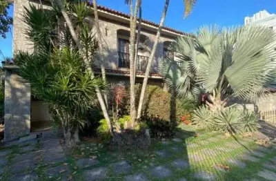 Atlântica imóveis tem excelente casa nos cavaleiros - macaé/rj.