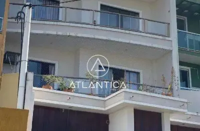 Atlântica imóveis apresenta excelente cobertura à venda no bairro da glória, macaé/rj.