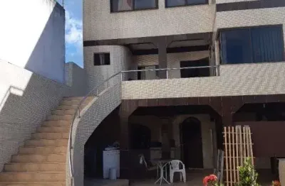 Atlântica imóveis tem excelente casa na praia campista, macaé/rj por $ 890.000,00.