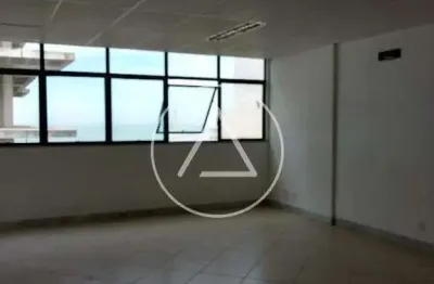 Atlântica imóveis tem excelente sala para locação destinada a uso comercial/industrial nos cavaleiros, macaé/rj.