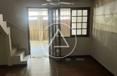 Atlântica imóveis tem excelente casa à venda no parque aeroporto, macaé/rj por r$ 350.000,00.