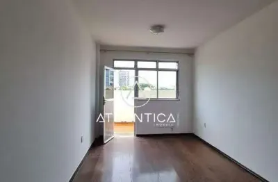 Atlântica imóveis tem excelente apartamento para locação no centro, macaé/rj por $ 2.000,00.