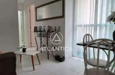 Atlântica imóveis tem excelente apartamento mobiliado no brisa do vale, na ajuda de cima, macaé/rj por r$ 115.000,00.